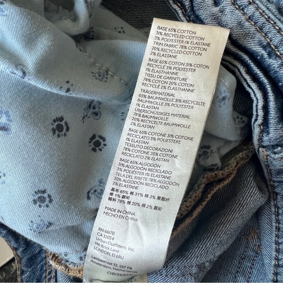 PILCRO Slim Boyfriend Crop Jeans Leopard Side Stripe Distressed Size 31P - Picture 14 of 14